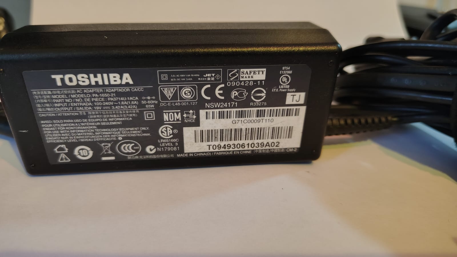 Cargador para Notebook Toshiba 65W 19V 3.42A Punta Estándar 5.5mm x 2.5mm (PA-1650-21 / PA3714U-1ACA) - imagen 1